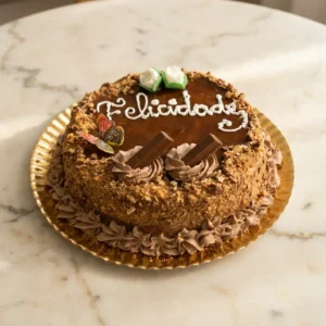 Tarta de cumpleaños premium de chocolate con mariposa y KitKat